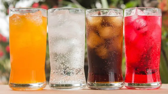 minuman bersoda adalah salah satu minuman dengan tinggi gula dan tinggi kalori