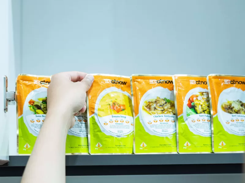 eatnow adalah conton makanan instan yang tidak berpengawet. eatnow bisa tahan dalam suhu ruang hingga 1 tahun karena diproses dengan retort
