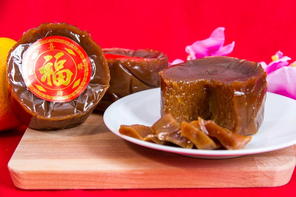 Nian gao atau kue keranjang adalah jajanan khas imlek yang populer