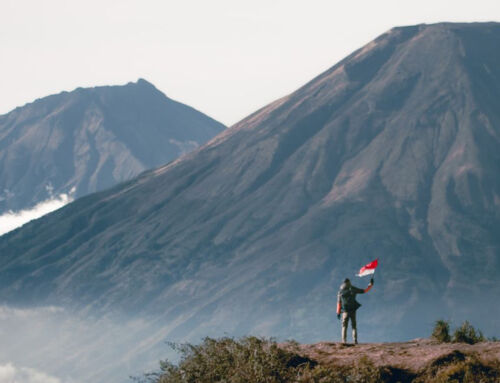 5 Gunung di Indonesia yang Sulit Ditaklukkan