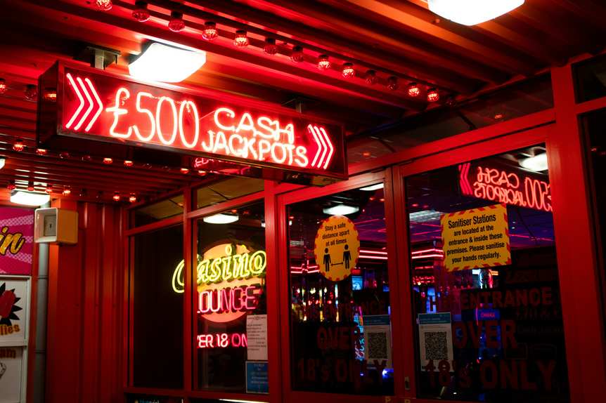 Local Casinos vs International Casino Platforms: A Comprehensive Comparison